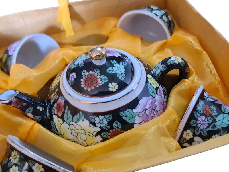 Miniature Oriental Teaset in a  box