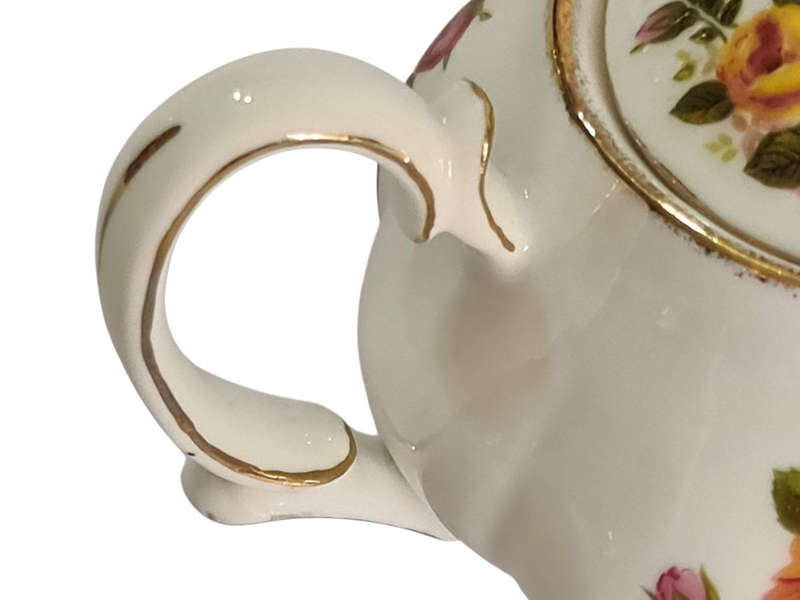 Fine Bone China "Cottage Rose" Made in Taiwan  sugar Bowl with lid