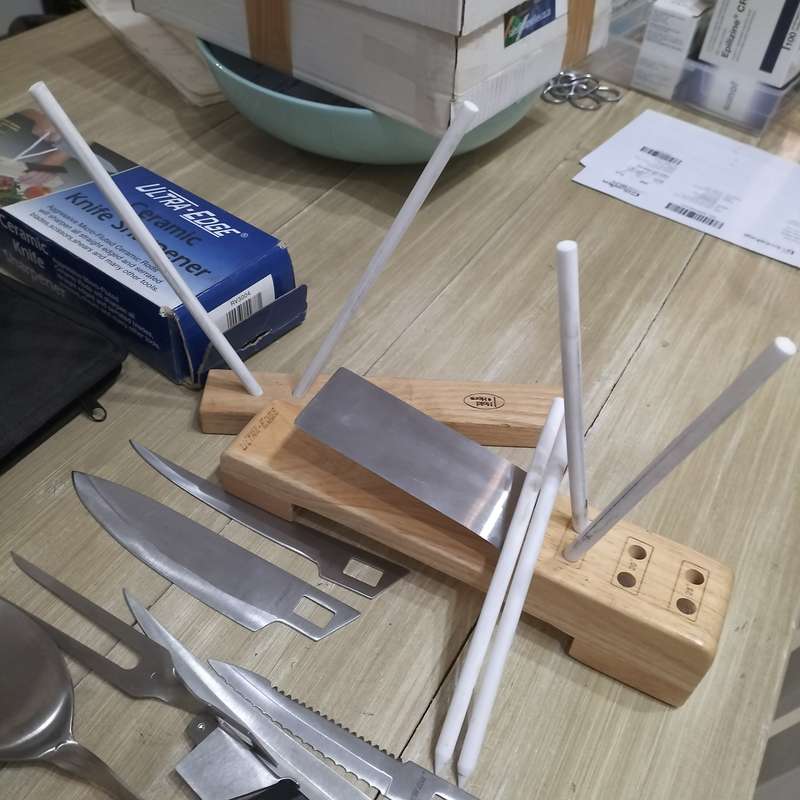 ULTRA-EDGE BLADE CHANGER KNIFE SET, TWO CERAMIC KNIFE SHARPENER. RARE.