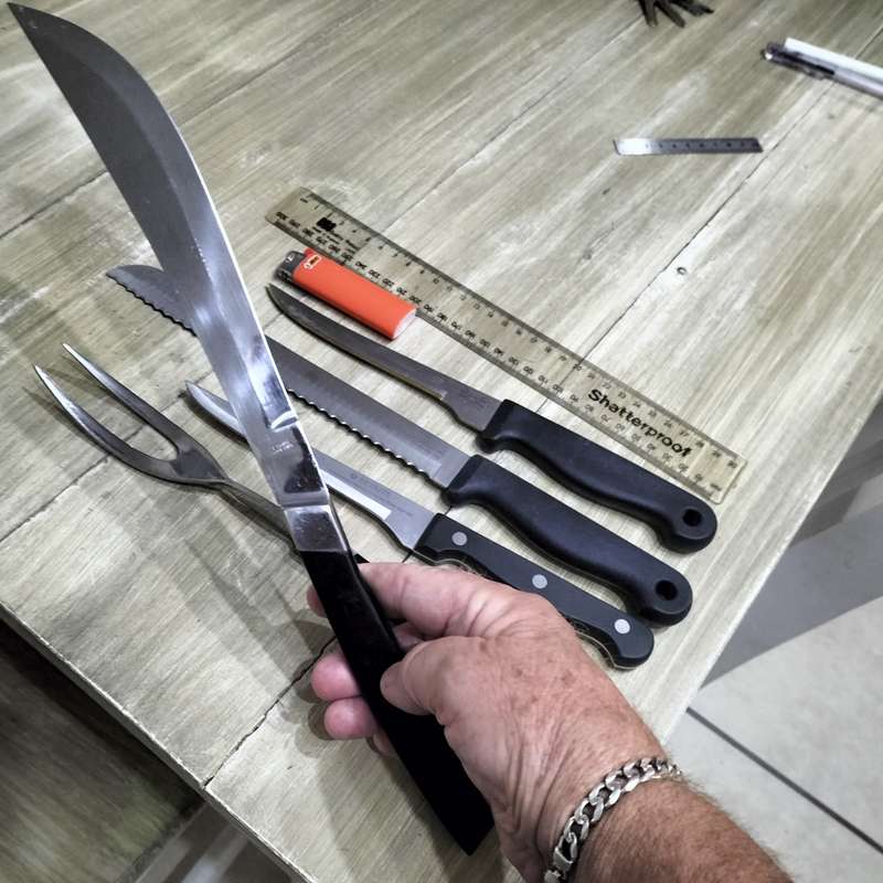 WILKINSON SWORD AND EETRITE CUTLERY SET.