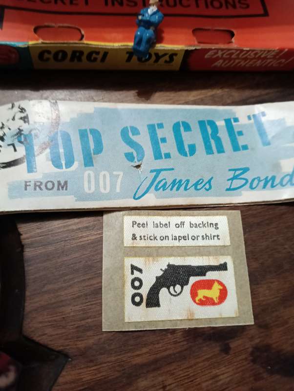 CORGI 007  JAMES BOND CAR. BOX.