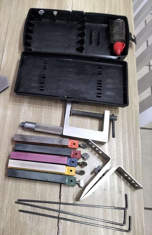 LANSKY KNIFE SHARPENER SET.