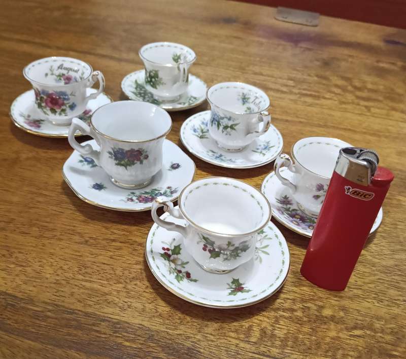 ROYAL ALBERT. MINIATURE SET.