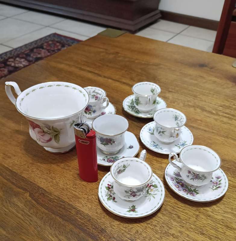 ROYAL ALBERT. MINIATURE SET.