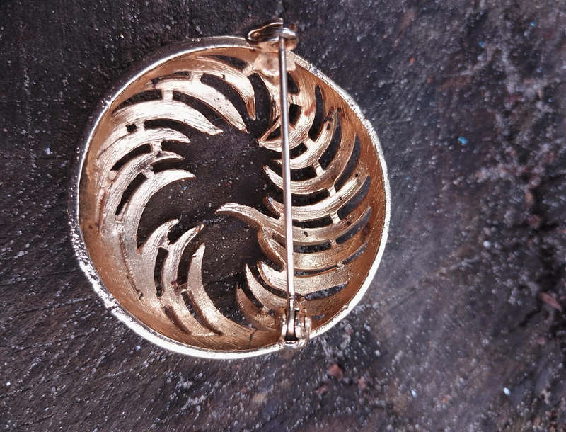 Vintage Brooch - Trifari swirl circle