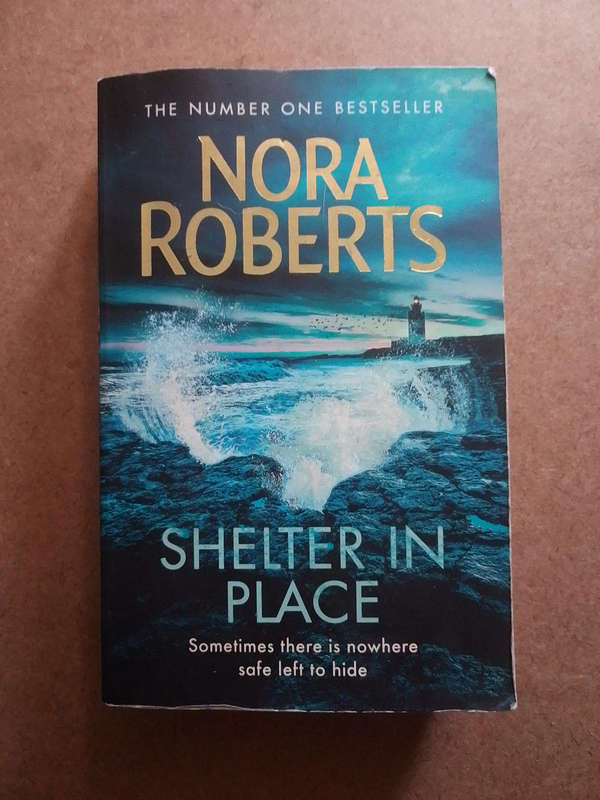 Nora Roberts -  Shelter in place
