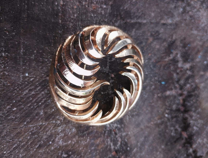 Vintage Brooch - Trifari swirl circle