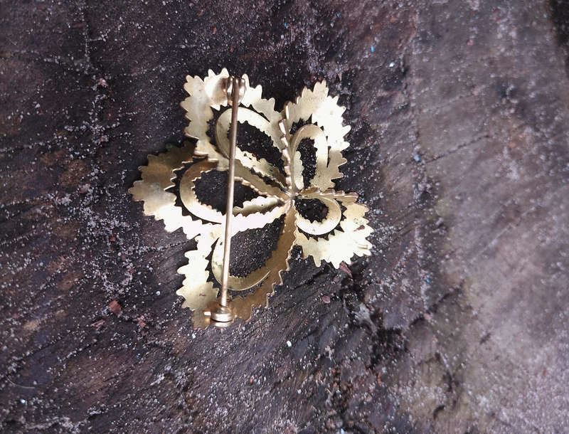 Vintage Brooch - gold toned filigree flower