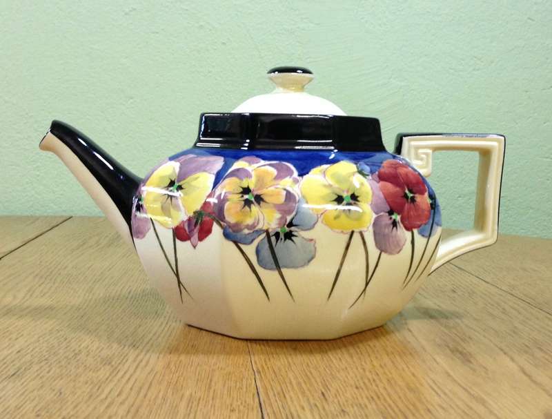 ROYAL DOULTON PANSIES TEAPOT & LID - D4049 - ENGLAND - 1917-30 - STUNNING!!!!