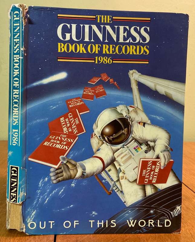 THE GUINNESS BOOK OR RECORDS - 1986 - USED with wear & tear.