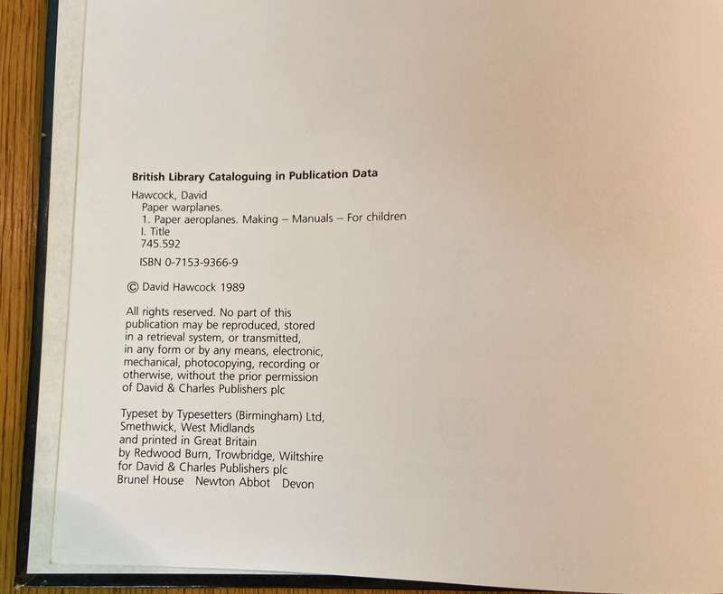MAKING PAPER WARPLANES - DAVID HAWCOCK - 1st EDITION 1989 - DAVID & CHARLES LONDON.