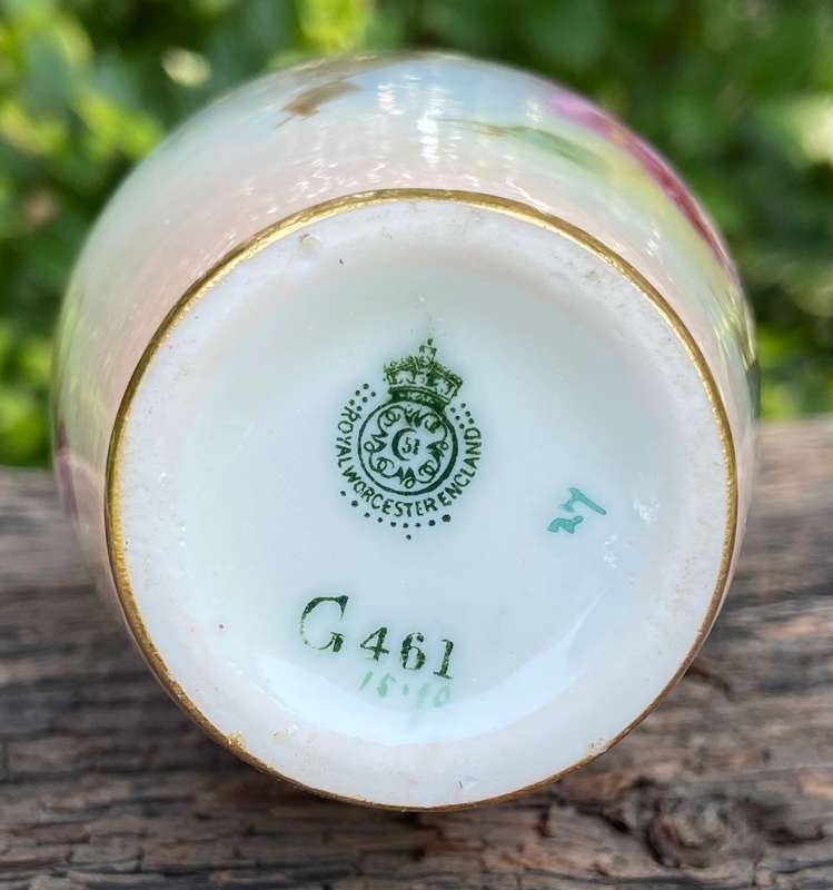 ROYAL WORCESTER SMALL VASE - ENGLAND - ROSES FLOWERS FLORAL - MILDRED HUNT 1913 - G461 - STUNNING!!!