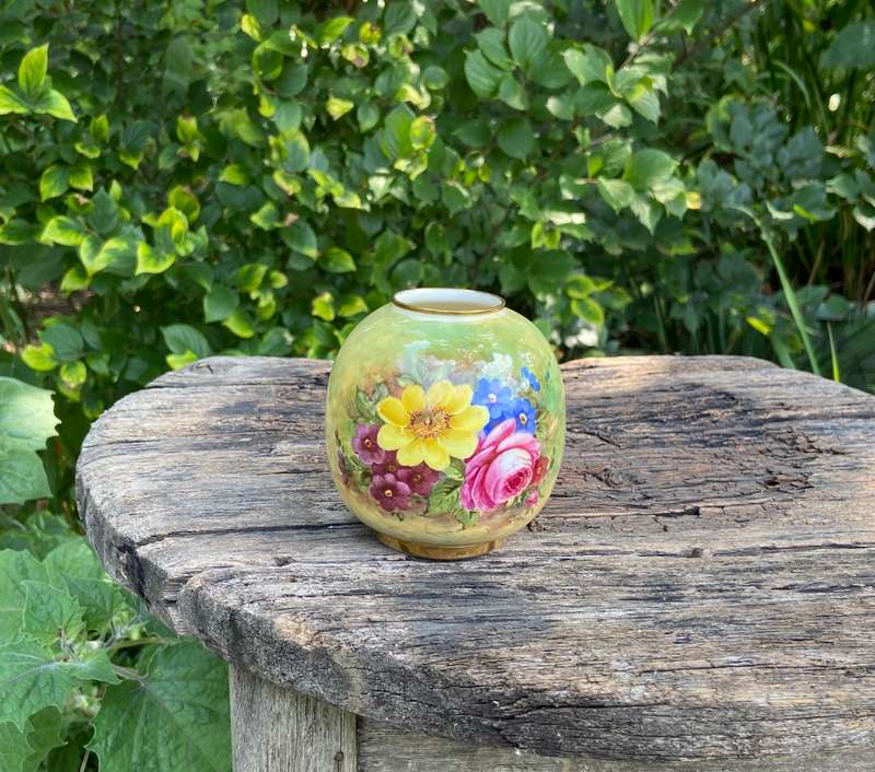 ROYAL WORCESTER BULBOUS VASE - ENGLAND - ROSES FLOWER FLORAL - JOHN FREEMAN 1935 - 2491 - STUNNING!!