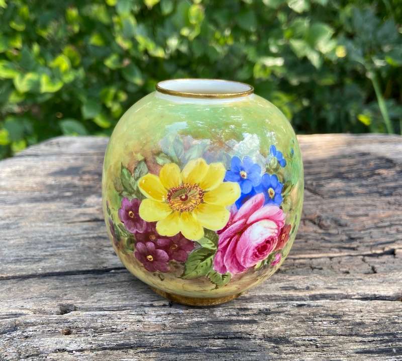 ROYAL WORCESTER BULBOUS VASE - ENGLAND - ROSES FLOWER FLORAL - JOHN FREEMAN 1935 - 2491 - STUNNING!!