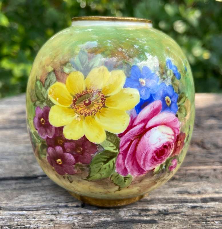 ROYAL WORCESTER BULBOUS VASE - ENGLAND - ROSES FLOWER FLORAL - JOHN FREEMAN 1935 - 2491 - STUNNING!!