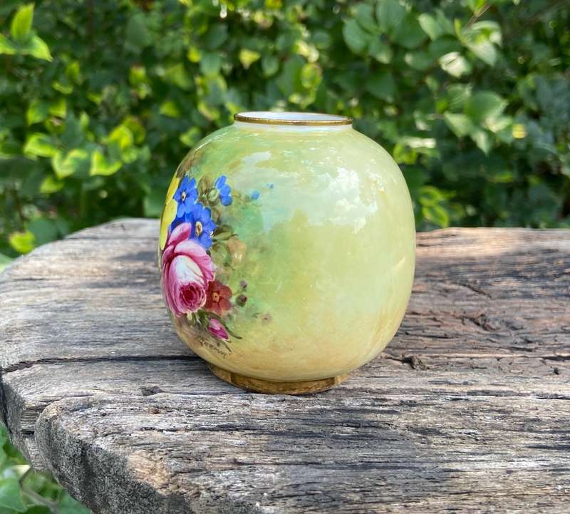 ROYAL WORCESTER BULBOUS VASE - ENGLAND - ROSES FLOWER FLORAL - JOHN FREEMAN 1935 - 2491 - STUNNING!!
