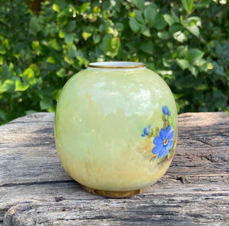 ROYAL WORCESTER BULBOUS VASE - ENGLAND - ROSES FLOWER FLORAL - JOHN FREEMAN 1935 - 2491 - STUNNING!!