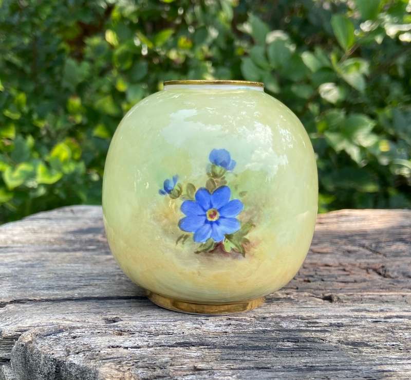 ROYAL WORCESTER BULBOUS VASE - ENGLAND - ROSES FLOWER FLORAL - JOHN FREEMAN 1935 - 2491 - STUNNING!!