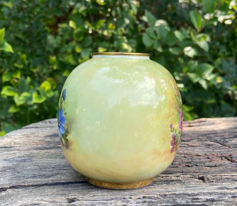 ROYAL WORCESTER BULBOUS VASE - ENGLAND - ROSES FLOWER FLORAL - JOHN FREEMAN 1935 - 2491 - STUNNING!!