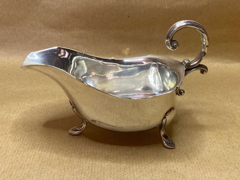 GRAVY / SAUCE BOAT STERLING SILVER BIRMINGHAM ENGLAND WILLIAM ADAMS  1911/2 115.5g Read notes.......