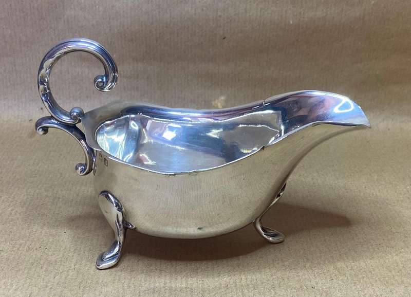 GRAVY / SAUCE BOAT STERLING SILVER BIRMINGHAM ENGLAND WILLIAM ADAMS  1911/2 115.5g Read notes.......