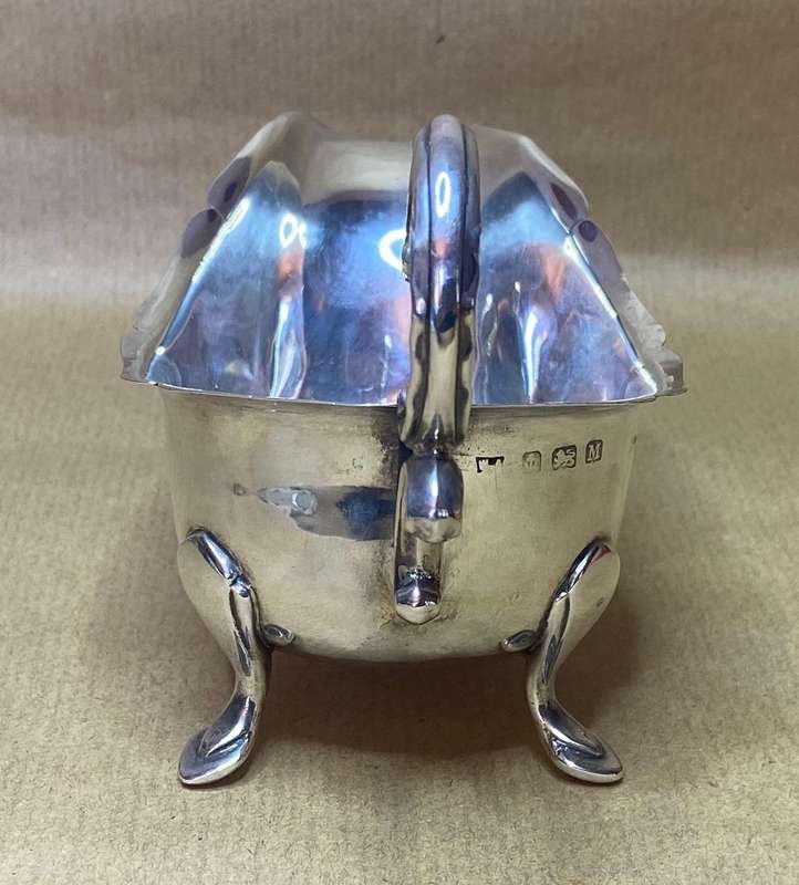 GRAVY / SAUCE BOAT STERLING SILVER BIRMINGHAM ENGLAND WILLIAM ADAMS  1911/2 115.5g Read notes.......
