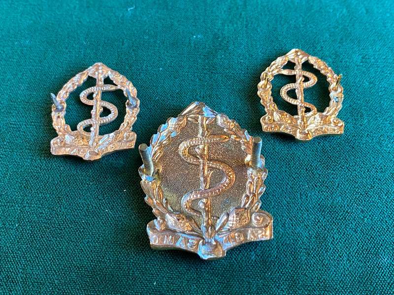 SA MEDICAL CORPS,GILT AND ENAMEL CAP AND 2 COLLARS-WORN PRE 1983- LUGS + PINS INTACT
