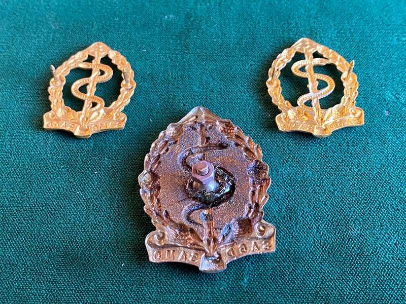 SA MEDICAL CORPS,GILT AND ENAMEL CAP AND 2 COLLARS-WORN PRE 1983