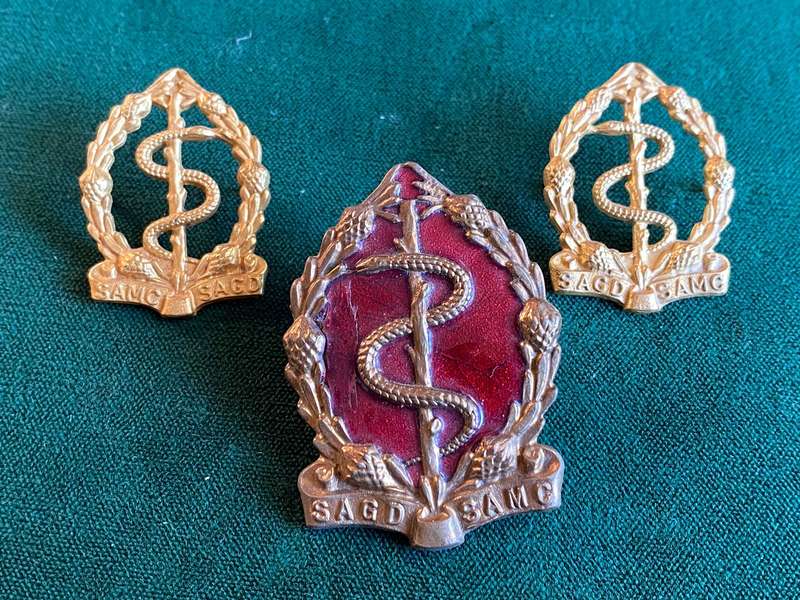 SA MEDICAL CORPS,GILT AND ENAMEL CAP AND 2 COLLARS-WORN PRE 1983
