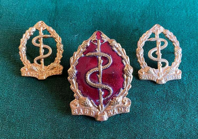 SA MEDICAL CORPS,GILT AND ENAMEL CAP AND 2 COLLARS-WORN PRE 1983- LUGS + PINS INTACT