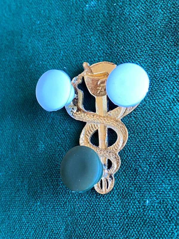 SA MEDICAL SERVICES BI-METAL BREAST BADGE-WORN BY CHEMIST'S- 3 PINS