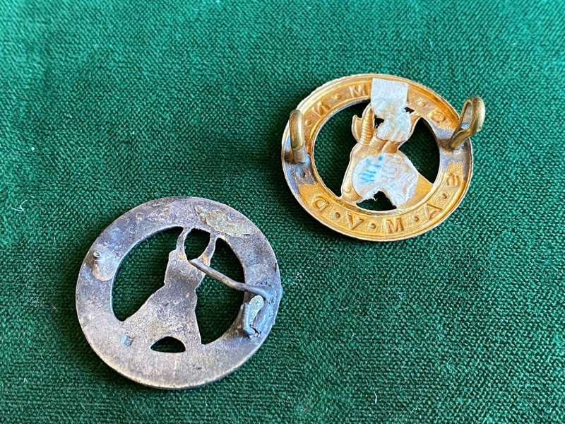 SA MILITARY NURSING SERVICES WHITE METAL CAP AND COLLAR-WORN 1940-1962