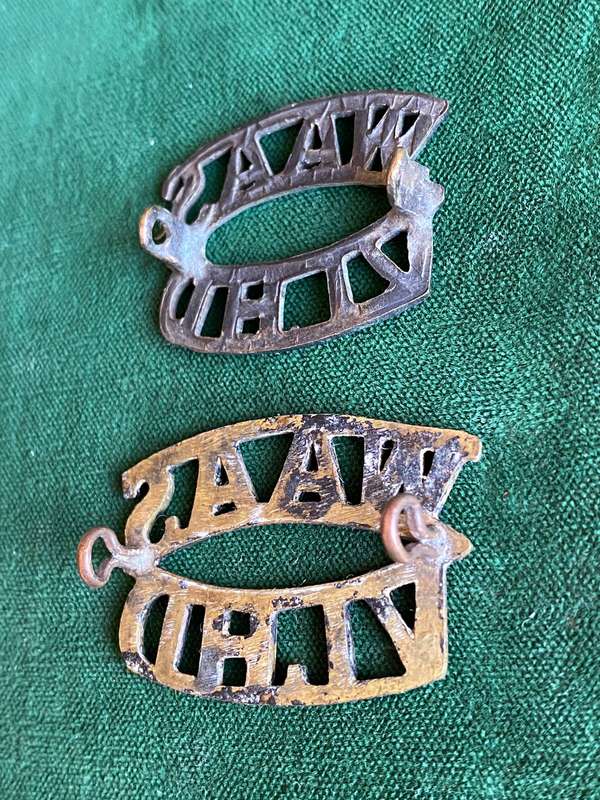WOMANS AUXILIARY SHOULDER TITLE PAIR-WORN DURING WW2-LUGS COMPLETE