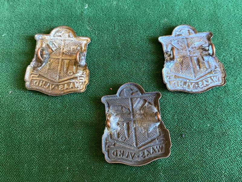 WOMANS AUXILIARY  ARMY SERVICES BRASS CAP AND COLLARS-WORN WW2-LUGS COMPLETE