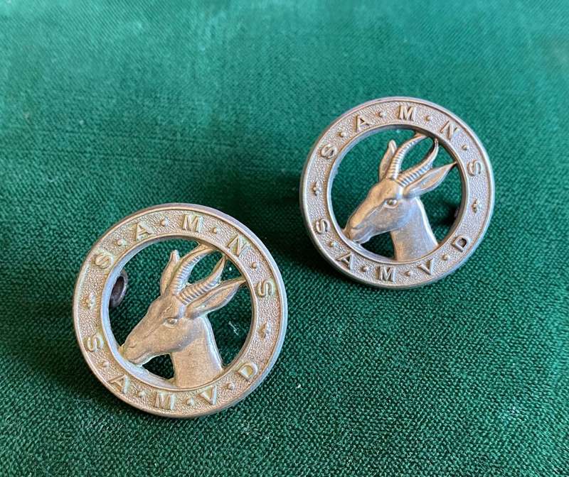 SA MILITARY NURSING SERVICES WHITE METAL CAP AND COLLAR-LUGS COMPLETE