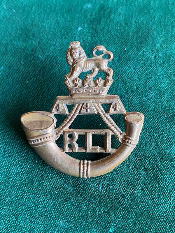 RAND LIGHT INFANTRY-GILDING METAL CAP-WORN POST 1913- 2 LUGS