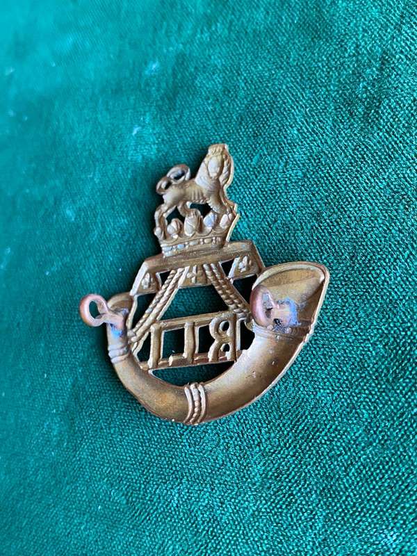 RAND LIGHT INFANTRY-GILDING METAL CAP-WORN POST 1913- 2 LUGS