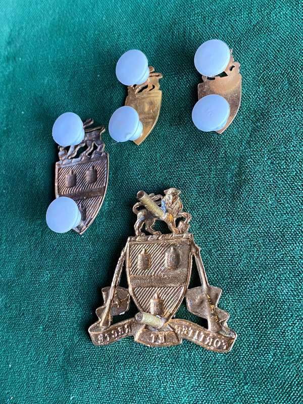 JOHANNESBURG REGIMENT GILDING METAL CAP,ONE COLLAR AND 2 MESS DRESS COLLARS-WORN POST 1964-ALL LUGS+