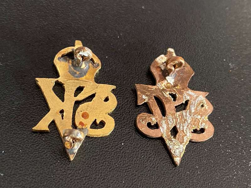 SA STAFF CORPS(VOLUNTEER)COLLAR BADGE PAIR-GILT-WORN 1940-45-ONE LUG MISSING