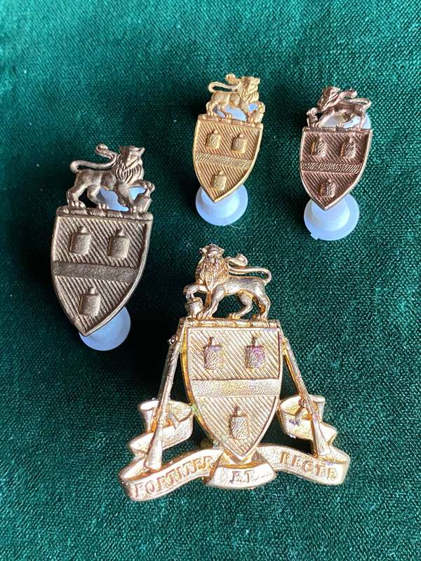 JOHANNESBURG REGIMENT GILDING METAL CAP,ONE COLLAR AND 2 MESS DRESS COLLARS-WORN POST 1964-ALL LUGS+