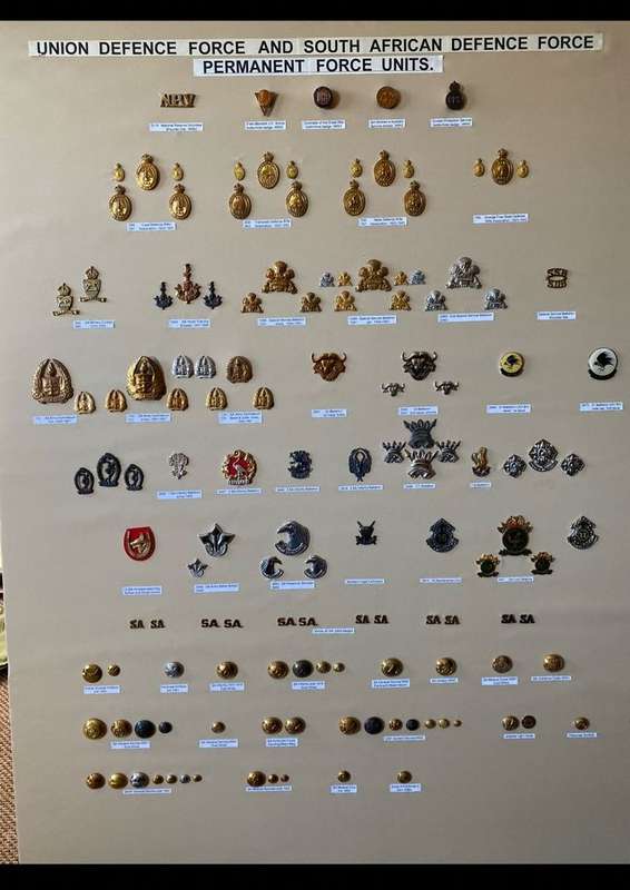 SA ARMOURED CORPS CHROME CAP, COLLARS AND ONE MESS DRESS COLLAR-WORN POST 1983-PINS + LUGS INTACT