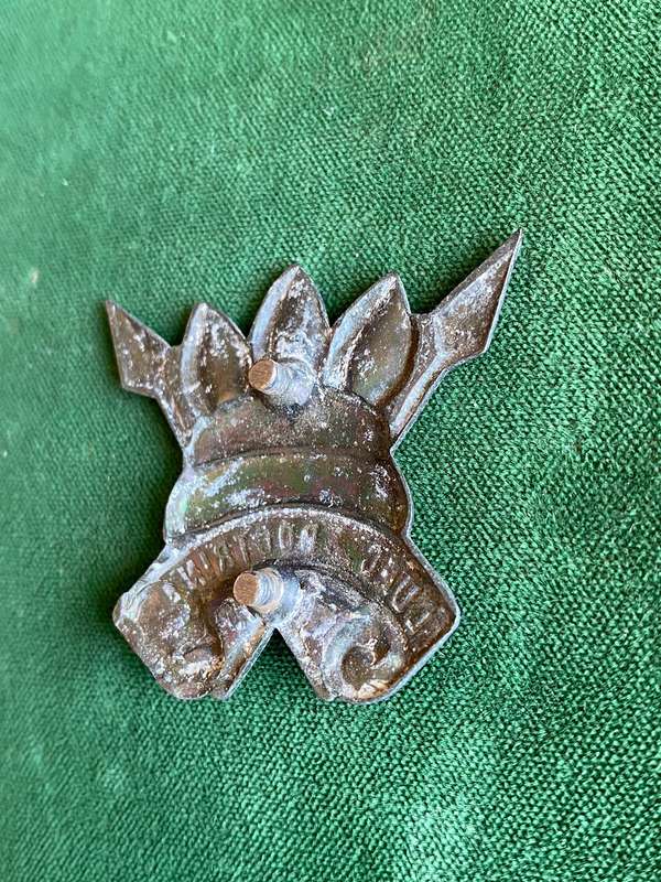 111 BATTALION CAP BADGE-WHITE METAL VARIATION-APPROVED 1980-2X SHORT LUGS