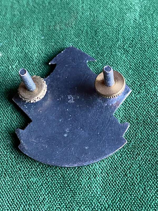 QUARTER MASTER GENERAL HQ CAP BADGE-APPROVED IN 1986- 2X SCREW LUGS