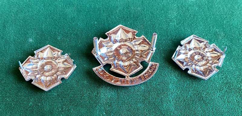 SA ARMY WOMAN'S COLLEGE CAP AND 2 COLLARS-APPROVED 1978-LUGS + PINS INTACT