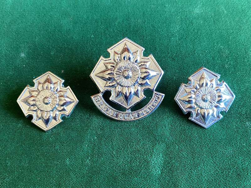SA ARMY WOMAN'S COLLEGE CAP AND 2 COLLARS-APPROVED 1978-LUGS + PINS INTACT