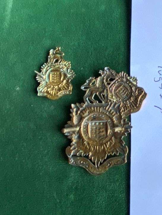 ADMIN SERVICE CORPS GILT CAP AND COLLAR-WORN 1954 TO 1976-LUGS + PINS INTACT