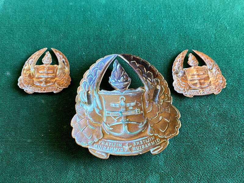 SA ARMY GYMNASIUM CAP AND COLLARS-WORN 1950-1967-LUGS + PINS INTACT