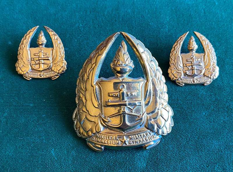 SA ARMY GYMNASIUM CAP AND COLLARS-WORN 1950-1967-LUGS + PINS INTACT