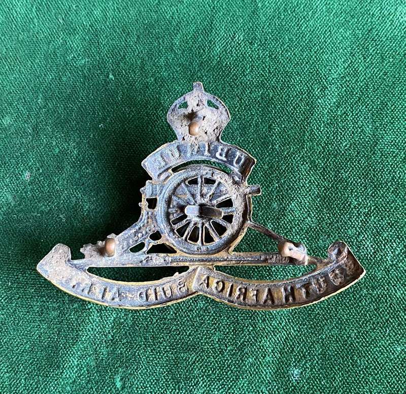 SA ARTILLERY DOUBLE/LOOSE WHEEL CAP BADGE-WORN 1926-1959- 3 LUGS