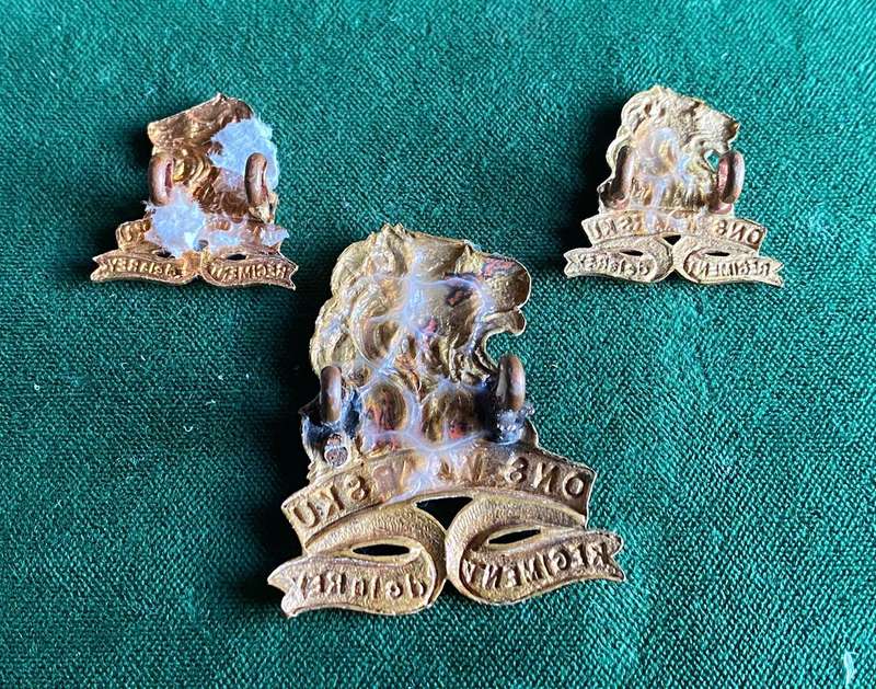 REGIMENT DE LA REY,GILDING METAL CAP AND COLLARS(LIONS MOUTH CLOSED)WORN 1934-1964